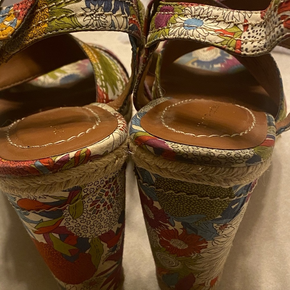 Shoes - Picture 4 of 6